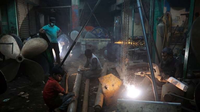 Αναγκαστική αναστολή λειτουργίας λόγω κορονοϊού αποφασίζουν βιομηχανίες