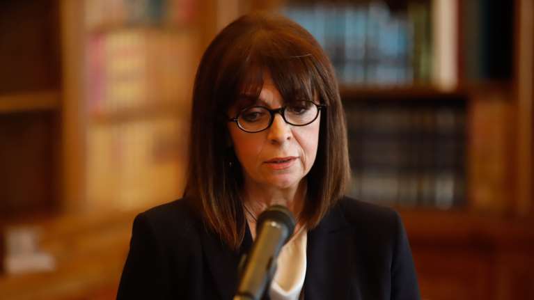 Ενα μεγάλο μπράβο από Σακελλαροπούλου σε Τσιόδρα: Μαθήματα δημοκρατίας και σεβασμού του πολίτη