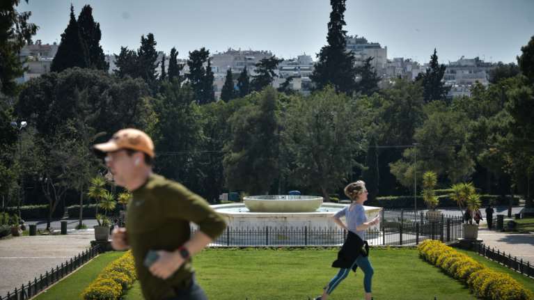Μετά από 40 χρόνια η Αθήνα καθάρισε από το νέφος λόγω κορονοϊού - Μείωση 40%