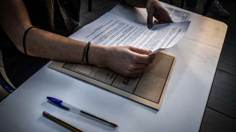 Πανελλαδικές: Σε ποια ύλη και πότε θα δώσουν εξετάσεις οι μαθητές