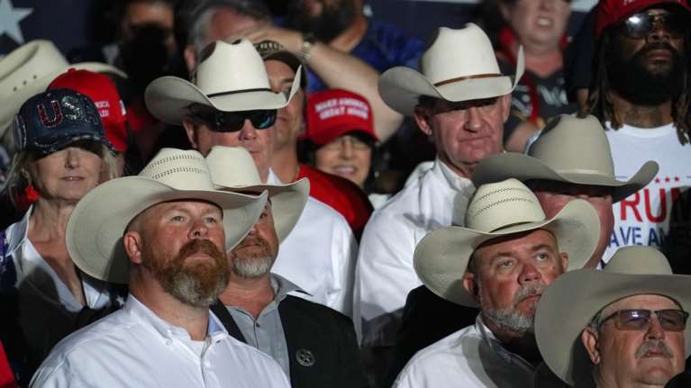 Κρίσιμες ενδιάμεσες εκλογές στις ΗΠΑ: Οι ψηφοφόροι αποφασίζουν για ...όπλα, παραισθησιογόνα μανιτάρια και αμβλώσεις