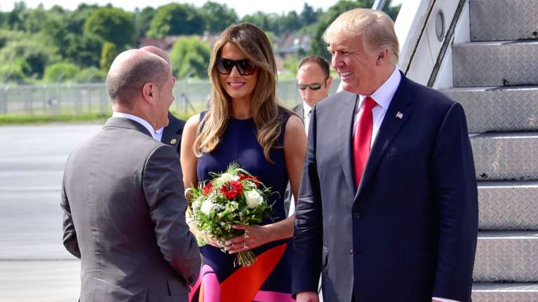 Σε καραντίνα ο Ντόναλντ Τραμπ και η Μελάνια - Θετική στον κορονοϊό στενή συνεργάτιδά του