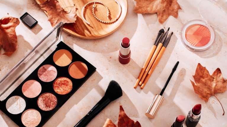 Ποιοι κρατούν τα σκήπτρα της ελληνικής αγοράς καλλυντικών - Οι 4 μεγάλοι παίκτες και οι νέες δυνάμεις