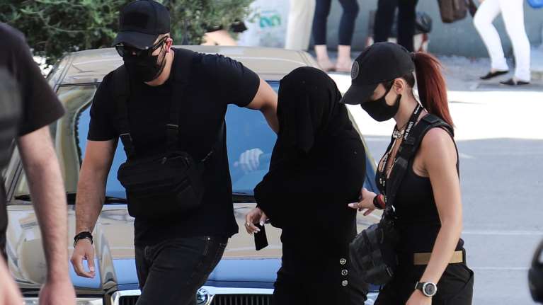 Επίθεση με βιτριόλι: &quot;Αμίλητη&quot; ακόμα η 35χρονη - Περαιτέρω έρευνα σε κινητό και κομπιούτερ ζητά ο δικηγόρος της Ιωάννας [Βίντεο]