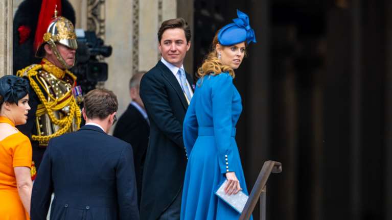 Πριγκίπισσα Βεατρίκη: Πώς ο σύζυγός της έσπασε μια μεγάλη βασιλική παράδοση χάρη στη γυναίκα που "μισεί" η βασιλική οικογένεια