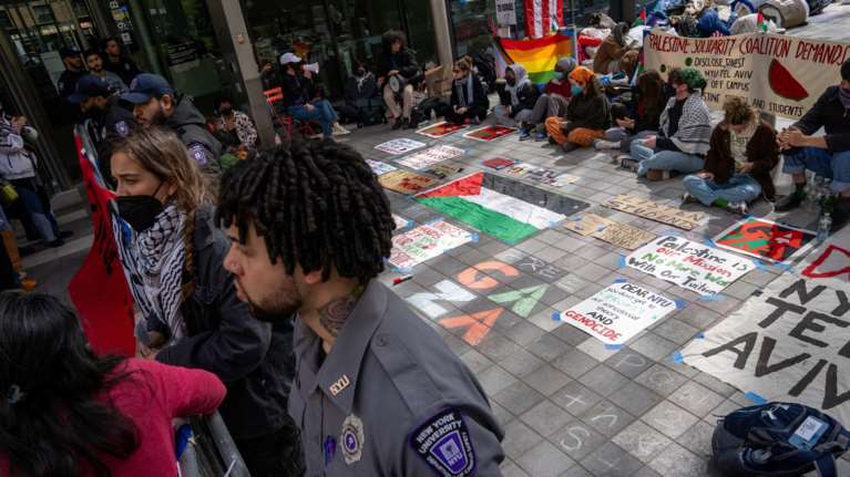 &quot;Βράζουν&quot; τα πανεπιστήμια των ΗΠΑ - 200 συλλήψεις μέσα σε 24 ώρες, συνεχίζονται οι καταλήψεις [βίντεο]