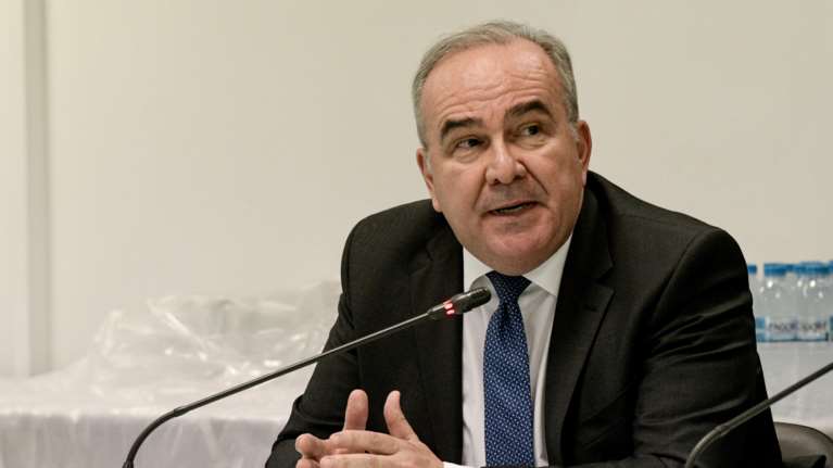 Παπαθανάσης: Μείωση 85% της ρήτρας αναπροσαρμογής στους λογαριασμούς ρεύματος από τον Ιούλιο [βίντεο]