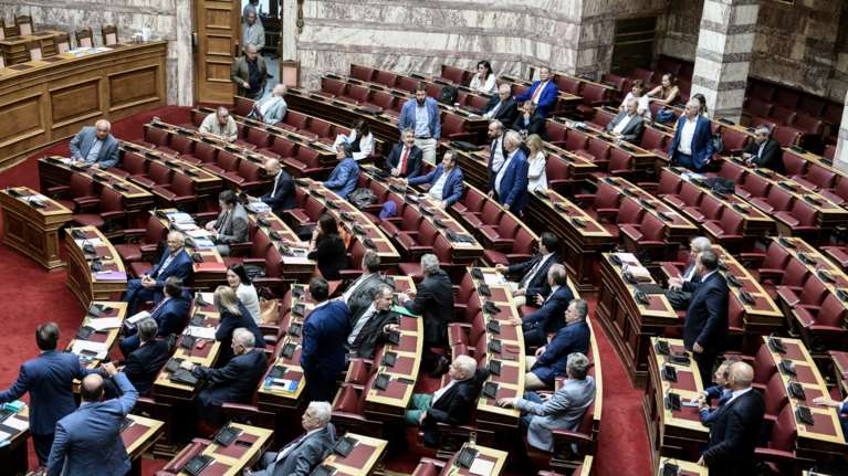 Βουλή - Πόρισμα Παπαγγελόπουλου: Αποχώρησε και ο ΣΥΡΙΖΑ από τη συνεδρίαση