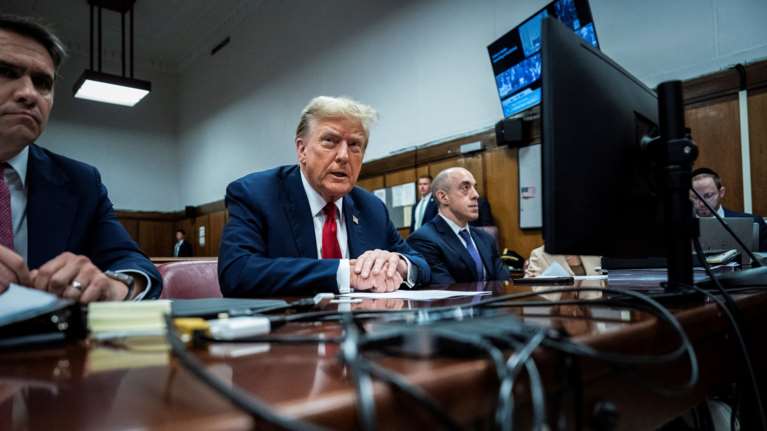 ΗΠΑ: Ο εκδότης του National Enquirer καίει τον Ντόναλντ Τραμπ- Είχαν συμφωνία να βοηθήσει &quot;θάβοντας&quot; ρεπορτάζ