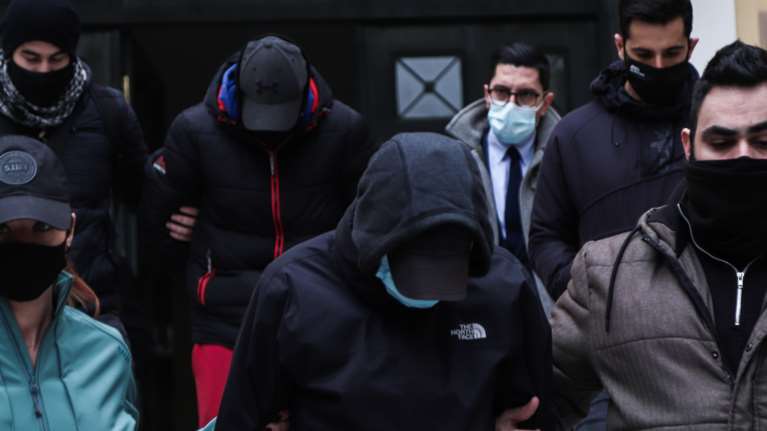 Ξυλοδαρμός σταθμάρχη στο Μετρό: Ελεύθεροι με περιοριστικούς όρους οι δύο ανήλικοι