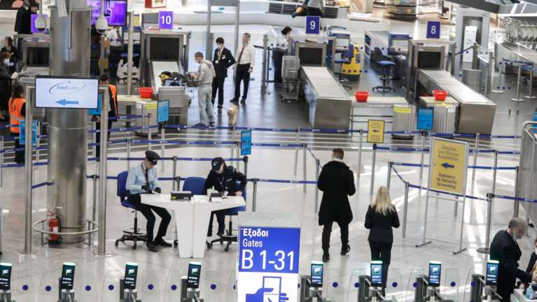 Πώς θα ταξιδεύουμε με αεροπλάνα, τρένα και ΚΤΕΛ από Δευτέρα - Αναλυτικές οδηγίες