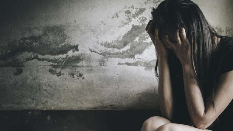 Σοκ στον Τύρναβο: Οι τέσσερις ανήλικοι βίαζαν ομαδικά την 22χρονη και τραβούσαν βίντεο - Καταζητείται ακόμα ένας δράστης