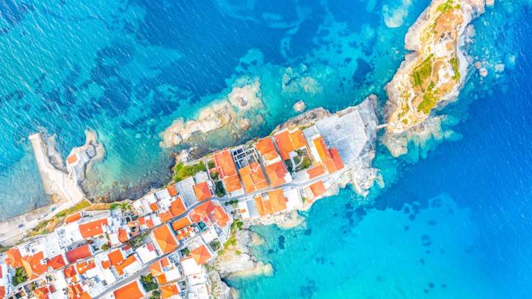 Ενα αρχοντικό ελληνικό νησί στα 10 καλύτερα &quot;μυστικά&quot; νησιά της Μεσογείου