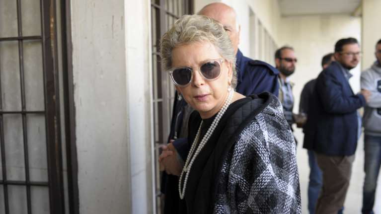 Η Έλενα Ακρίτα επιτίθεται στον Βαρτζόπουλο: Να πάρει τις απόψεις του και να τις ρίξει στον Καιάδα του σκοταδισμού