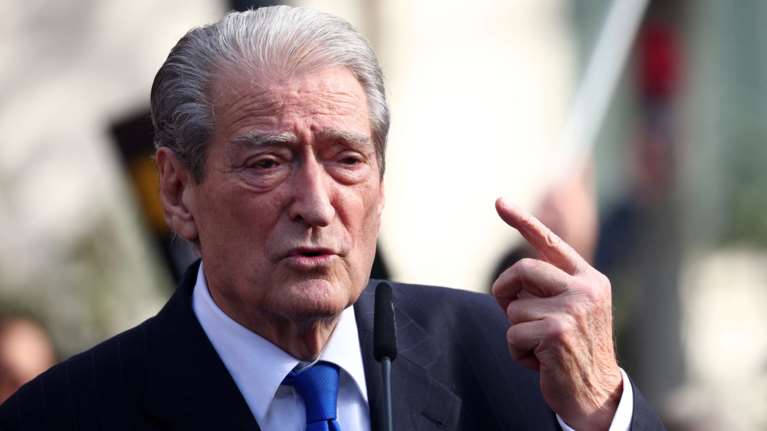 Αλβανία: Σε κατ&#39; οίκον περιορισμό ο πρώην πρωθυπουργός Μπερίσα - Εμπλέκεται σε υπόθεση διαφθοράς