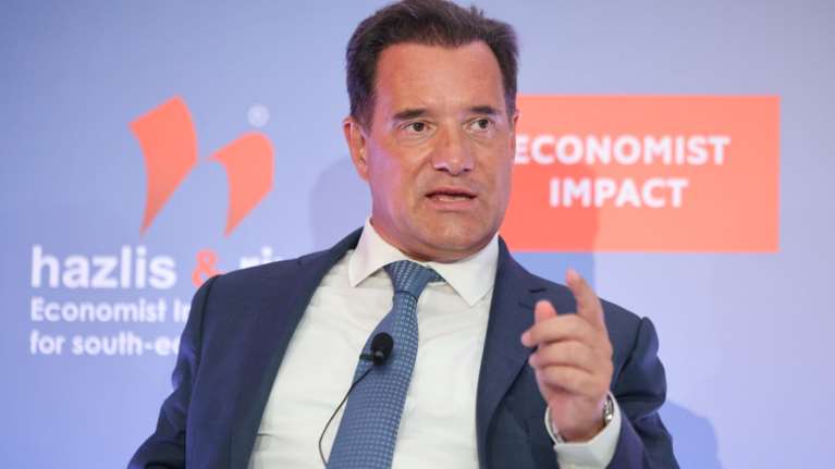 Γεωργιάδης στο Συνέδριο του Economist: &quot;Η ελληνική κοινωνία δεν ασχολείται με τα μεγάλα αλλά μόνο με τα μικρά&quot;