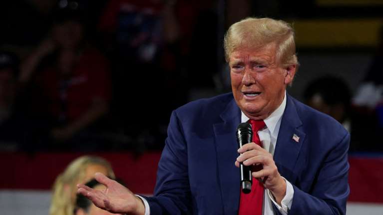 Ουκρανία: Ο Τραμπ κατηγορεί τον... Ζελένσκι για τη ρωσική εισβολή - &quot;Δεν έπρεπε ποτέ να αφήσει τον πόλεμο να ξεκινήσει&quot;