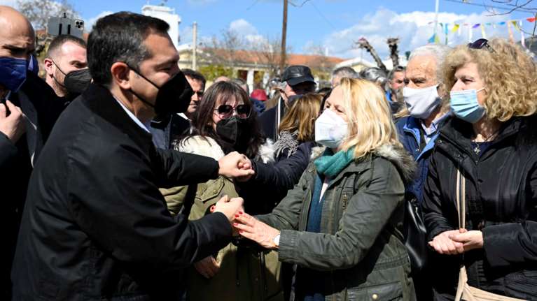 Τσίπρας από την Καλαμάτα για την ακρίβεια: Η κυβέρνηση Μητσοτάκη παριστάνει τον τροχονόμο των καρτέλ