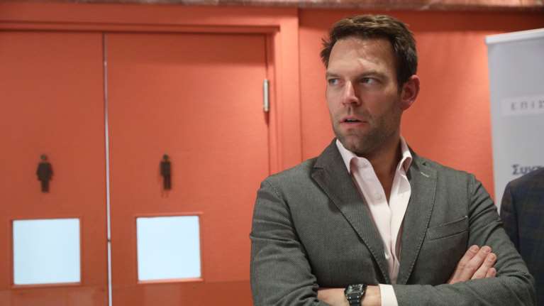 Φουρτούνες στον ΣΥΡΙΖΑ: Ο πόλεμος των τρολ, οι &quot;μεταγραφές&quot; της Ομπρέλας και ο μύλος των διαγραφών