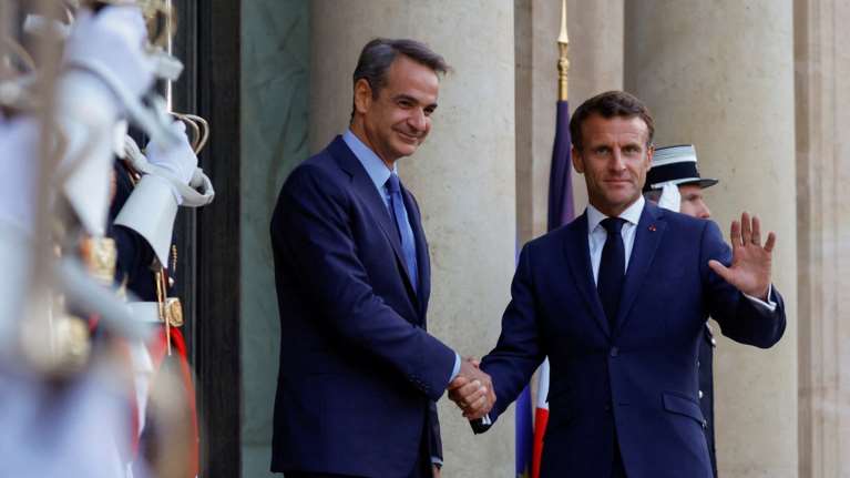 Κοινό μέτωπο Μητσοτάκη - Μακρόν απέναντι στην τουρκική προκλητικότητα