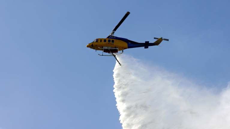 Φωτιά στον Διόνυσο Κερατέας - Σηκώθηκαν εναέρια μέσα