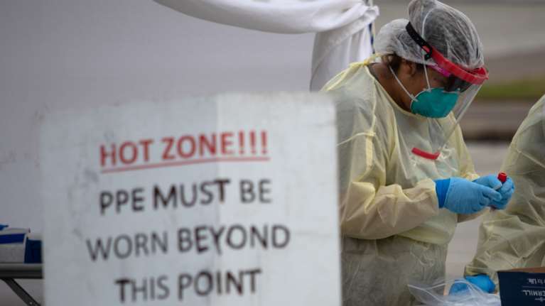 ΗΠΑ: Οι καμπάνες χτύπησαν πένθιμα 1.000 φορές για τους 1 εκατ. νεκρούς από τον κορονοϊό [βίντεο]