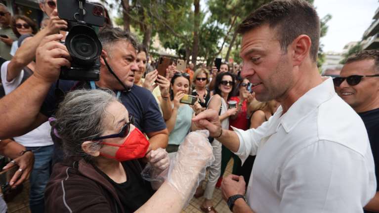 Η Ελένη Λουκά επιτέθηκε στον Κασσελάκη - &quot;Είσαι του σατανά, ανώμαλος&quot; [Εικόνες - Βίντεο]