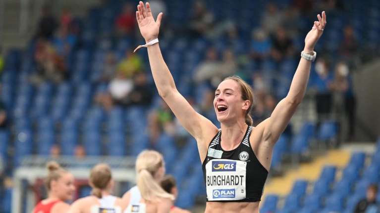 Αλεξάντρα Μπούρκχαρντ: Η αθλήτρια φαινόμενο -  Δυο φορές σε Ολυμπιακούς αγώνες μέσα σε... έξι μήνες [Εικόνες]