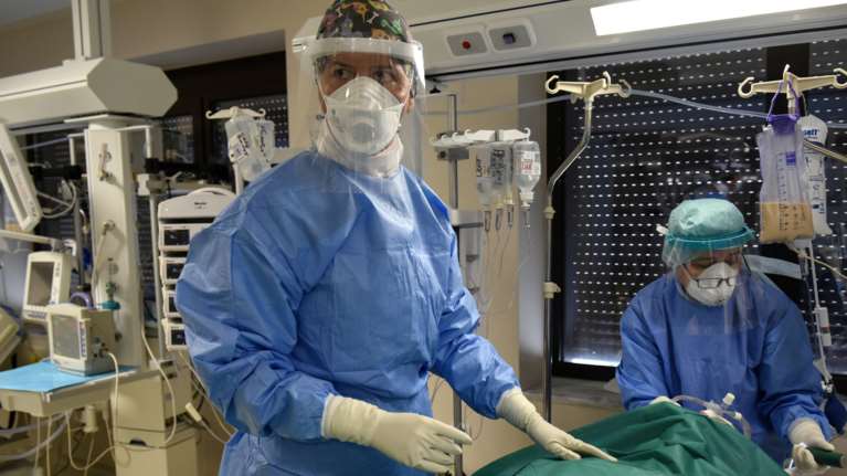 Κορονοϊός: Χωρίς κενές κλίνες ΜΕΘ τα νοσοκομεία της Αττικής - Νοσηλεύονται διασωληνωμένοι εκτός εντατικής