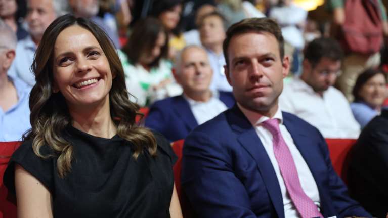 Σφάζονται &quot;με το γάντι&quot; Κασσελάκης και Αχτσιόγλου για το debate - Οι αναρτήσεις όλο ειρωνεία και τα καρφιά