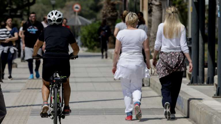 Κορονοϊός: Αυτές πρέπει να είναι οι αποστάσεις ασφαλείας σε τρέξιμο, περπάτημα, ποδήλατο