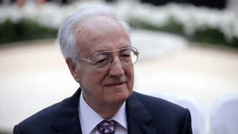 Ο Ιταλός &quot;φαρσέρ&quot; του twitter ξαναχτύπησε - &quot;Πέθανε&quot; τον Χρήστο Σαρτζετάκη