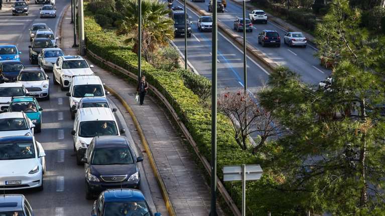 Τέλη κυκλοφορίας: Πότε εκπνέει η προθεσμία πληρωμής  - Τι ισχύει για μεταβιβάσεις και πρόστιμα