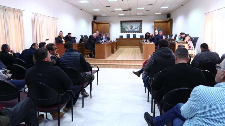 Οι αγρότες όρισαν τη 15μελή επιτροπή που θα συναντηθεί με τον Μητσοτάκη - Τι αποφάσισαν στη σύσκεψη της Σίνδου