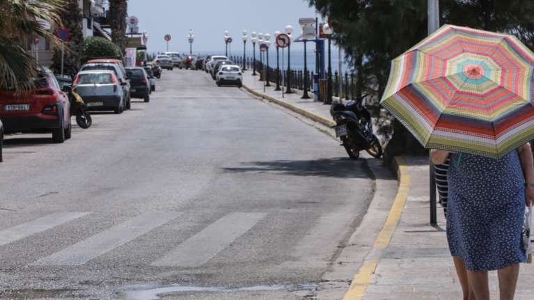 Καιρός: Ανεβαίνει κι άλλο η θερμοκρασία σήμερα Κυριακή - Πού θα εκδηλωθούν μεμονωμένες καταιγίδες