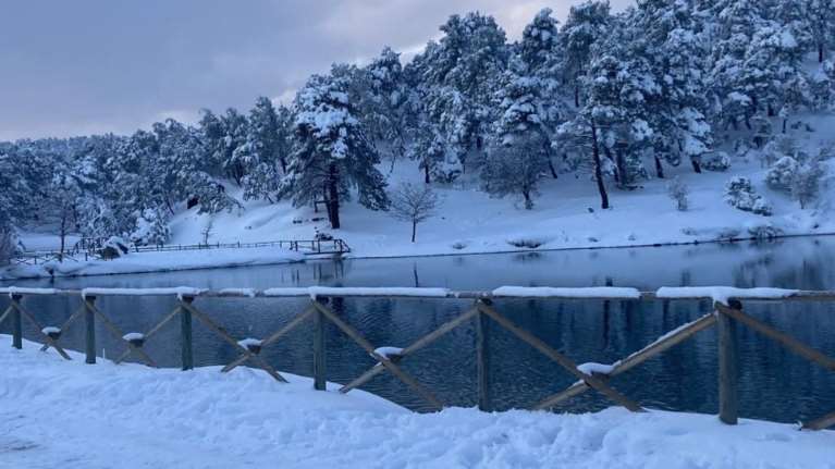 Καιρός: Κακοκαιρία-εξπρές την Κυριακή - Κατακόρυφη πτώση του υδράργυρου - Χιόνια,  βροχές και θυελλώδεις άνεμοι