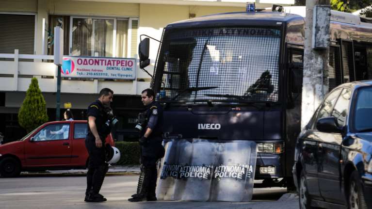 &quot;Πάμε πλατεία&quot;: Το σχέδιο της Αστυνομίας για λουκέτο στους ανοιχτούς χώρους με τα υπαίθρια πάρτι