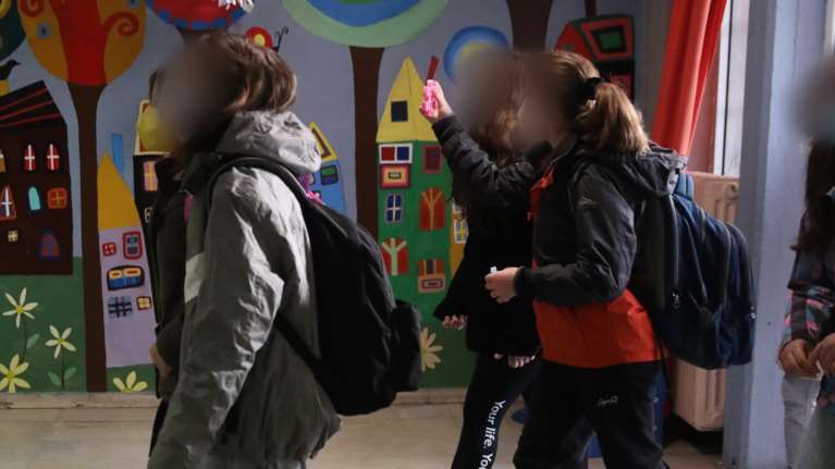 Τα μέτρα προστασίας για την επιστροφή των μαθητών στα θρανία - Τι θα ισχύει για τις απουσίες και τη νοσηλεία λόγω κορονοϊού