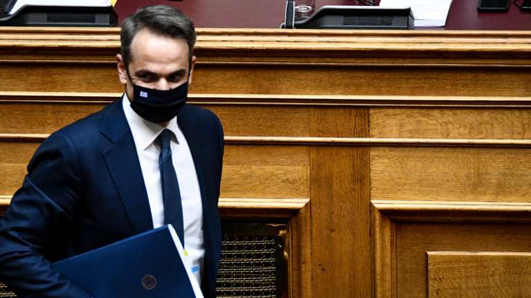 Μητσοτάκης στη Βουλή: Τα τρία πρόσθετα μέτρα για την ακρίβεια - Η απάντηση στον Τσίπρα για τις εκλογές