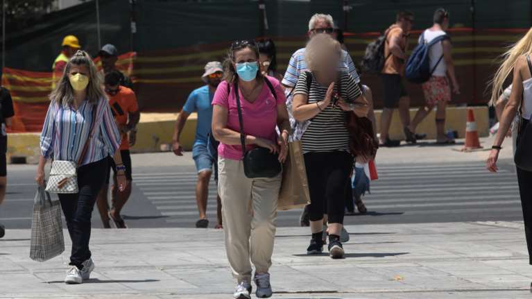 Κορονοϊός: "Μαύρη" πρόβλεψη Μαγιορκίνη για πάνω από 20.000 κρούσματα αύριο - Πότε κορυφώνεται το νέο κύμα