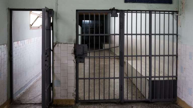 Θεσσαλονίκη: Συνελήφθη τηλεπαρουσιαστής για εκβιασμό -  Απαιτούσε χρήματα για να αποσύρει δημοσιεύματα...