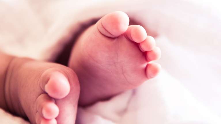 Θρίλερ με νεκρό βρέφος στη Λάρισα: Το έθαψαν σε χωράφι – Στη ΜΕΘ η 38χρονη μητέρα σε σοβαρή κατάσταση