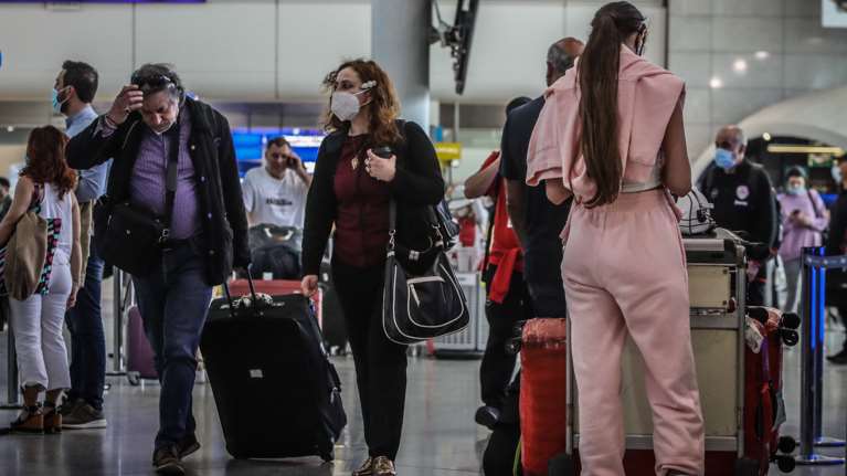 Τέλος τα πιστοποιητικά εμβολιασμού και νόσησης από 1η Μαΐου και για την είσοδο στη χώρα - Η εισήγηση της επιτροπής