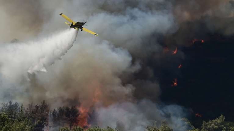 Πυρ ομαδόν της αντιπολίτευσης στην κυβέρνηση για τις καταστροφικές φωτιές στην Αττική - Σκληρή κριτική για το πρόγραμμα ΑΙΓΙΣ