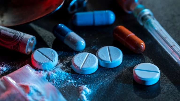 Πώς κατέληξε στην Εντατική η 16χρονη - &quot;Είχαν κάνει την κόρη μου δοκιμάστρια ναρκωτικών&quot;