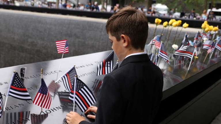 Politico: Γιατί ο Τραμπ θέλει να πάρει υπό τον έλεγχό του το μνημείο της επίθεσης στους Δίδυμους Πύργους