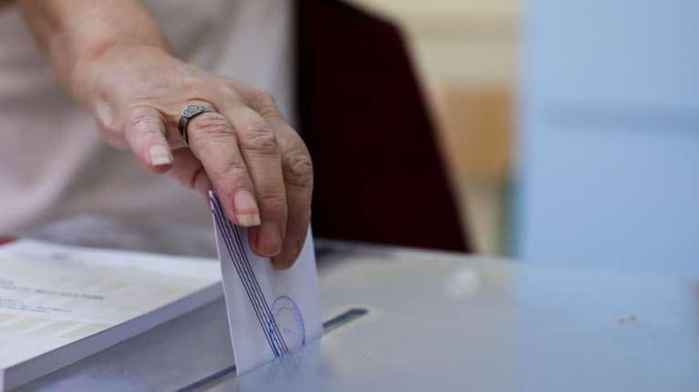 Δημοσκόπηση MRB: Δεύτερο κόμμα η Πλεύση Ελευθερίας - Μόνο η Καρυστιανού μπορεί να απειλήσει τη ΝΔ, λέει το 30%