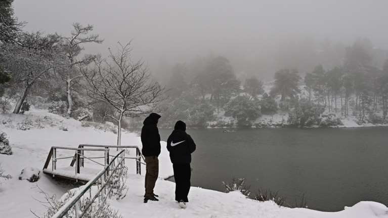 Έκτακτο δελτίο επιδείνωσης του καιρού: Καταιγίδες, χιόνια και θυελλώδεις άνεμοι τα Χριστούγεννα