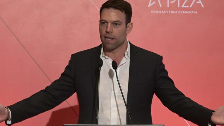 ΣΥΡΙΖΑ: Ομιλία με &quot;καρφιά&quot; από τον Κασσελάκη - &quot;Όποιος εδώ μέσα διαφωνεί με τον γάμο και την τεκνοθεσία για ένα ομόφυλο ζευγάρι, να σηκωθεί όρθιος&quot;