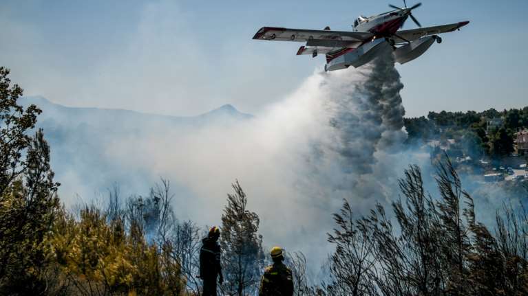 Χαρδαλιάς: 51 πυρκαγιές σε Ελευσίνα, Ασπρόπυργο, Βαρνάβα, Νέα Στύρα, Βόλο με ανέμους έως και 8 μποφόρ